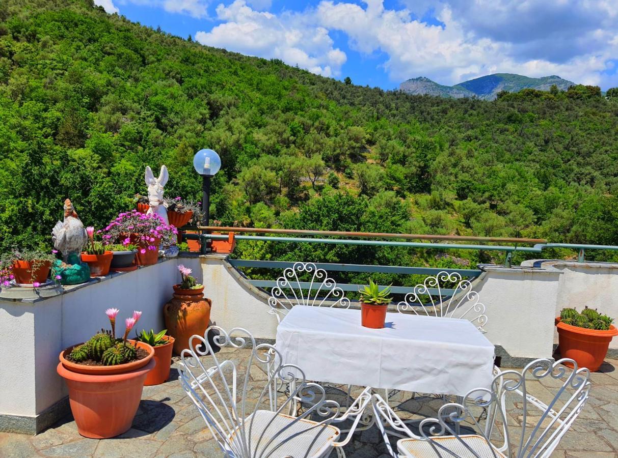 Agriturismo Monte Acuto - Natura, Mare & Relax In Piscina Toirano Kültér fotó